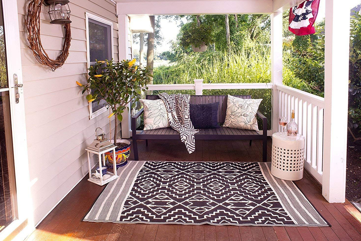 How To Select Indoor And Outdoor Rugs