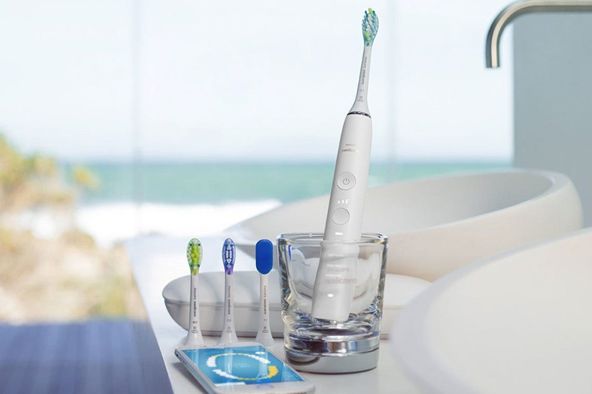 Philips One Set Of 2 Rechargeable Toothbrushes & 6 Brush Heads